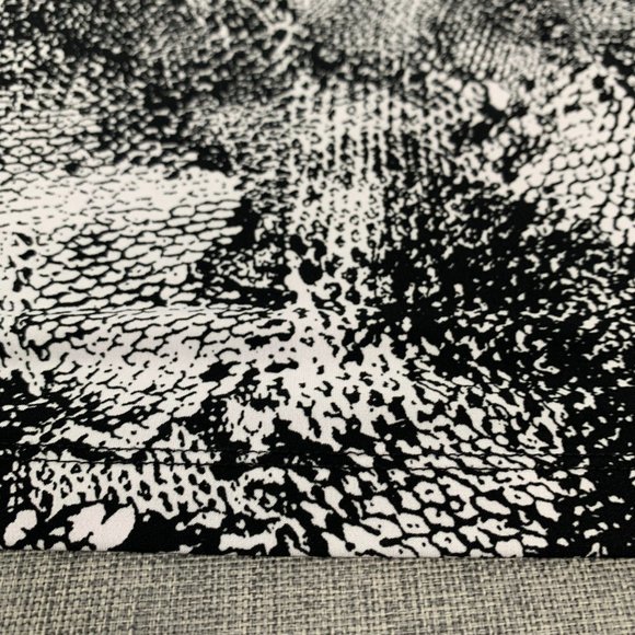 Dana Buchman Sleeveless Blouse Snake Print Black White Small Cowl Neck Gold Pins - Picture 14 of 15